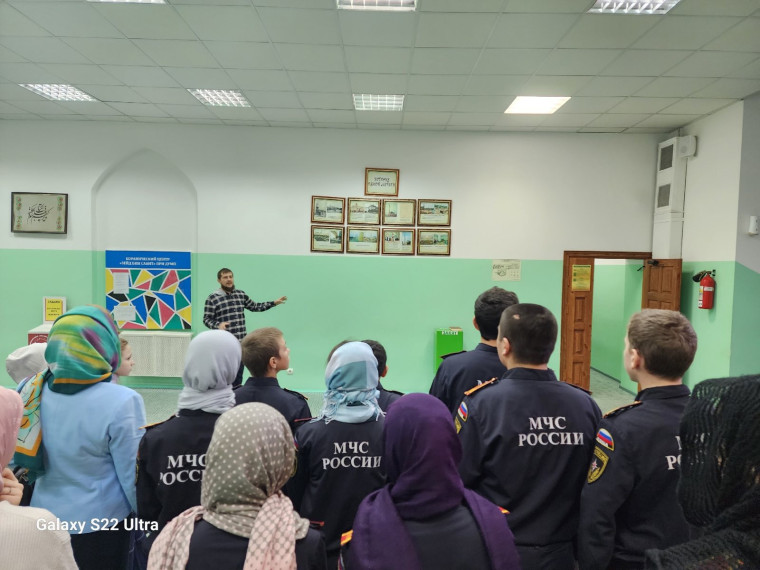 В рамках проекта &quot;След&quot; учащиеся 7а класса посетили Саратовкую Соборную мечеть.